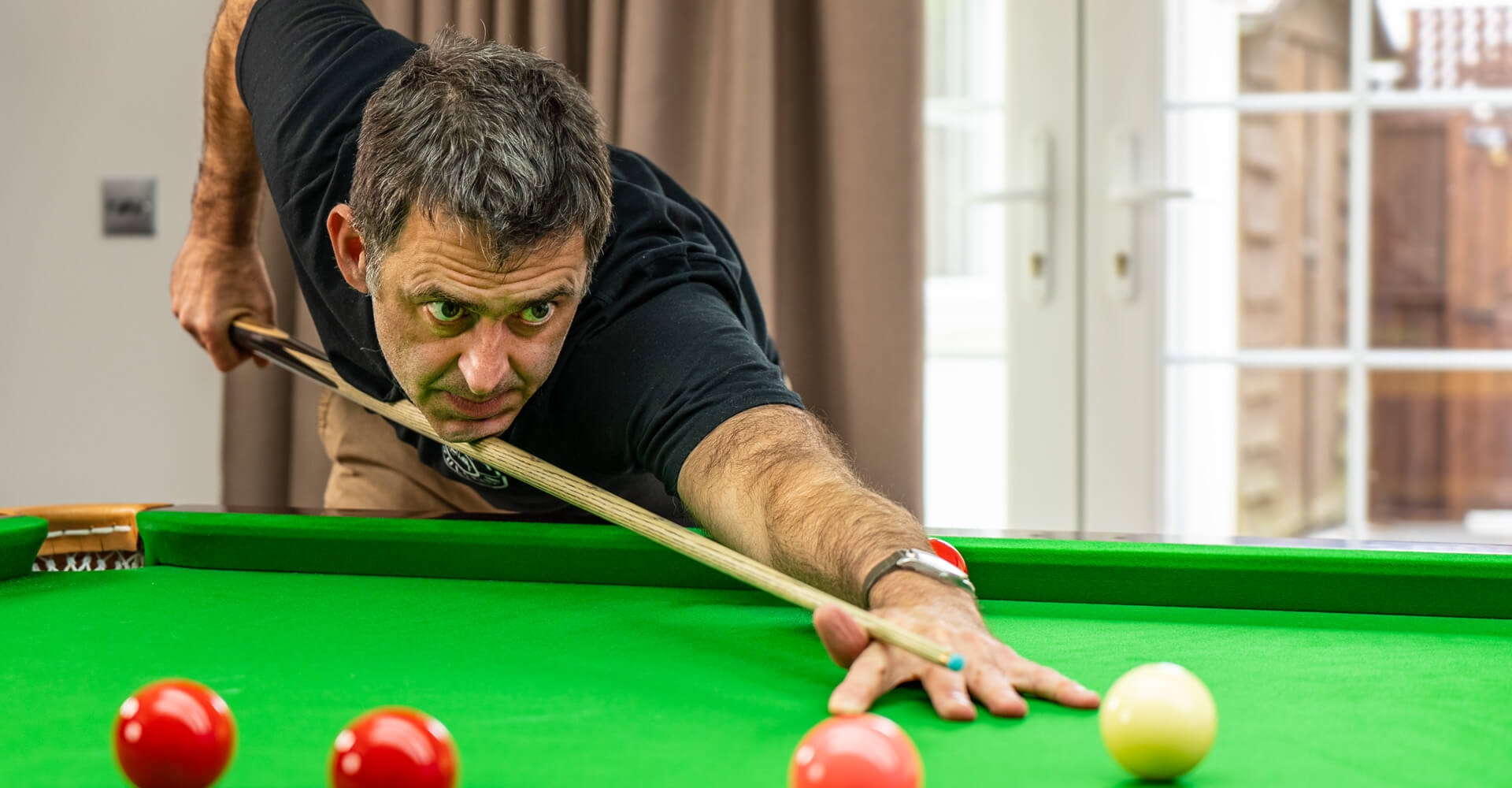 使其在美职 使其在美职